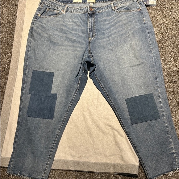 Universal Thread Women's Blue Boyfriend Jeans with Patches - Picture 3 of 7